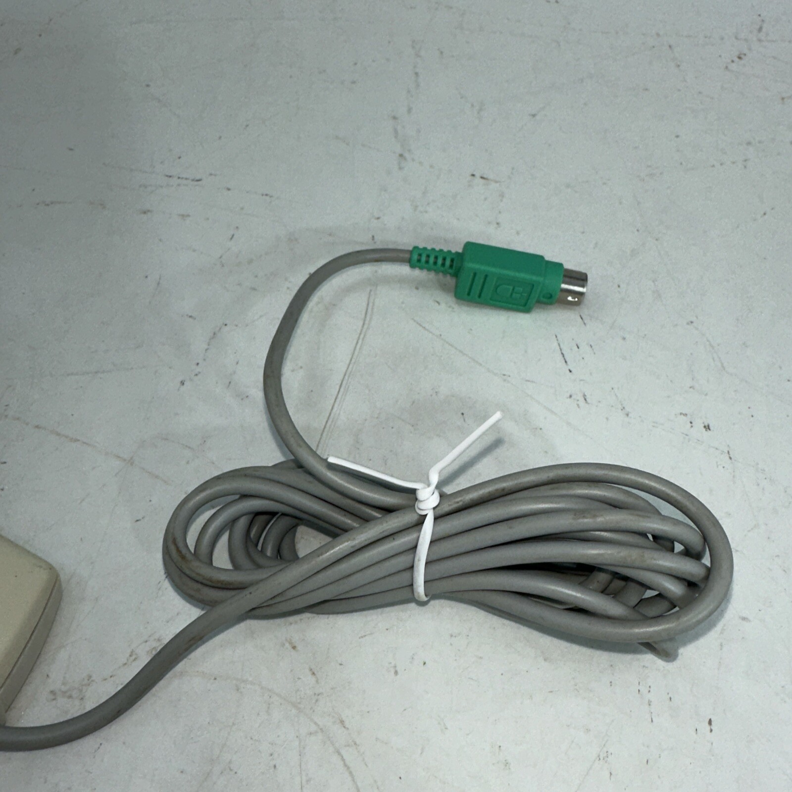 Universal 3 Button/Scroll Wheel PS/2 Compatible P/N: K19353