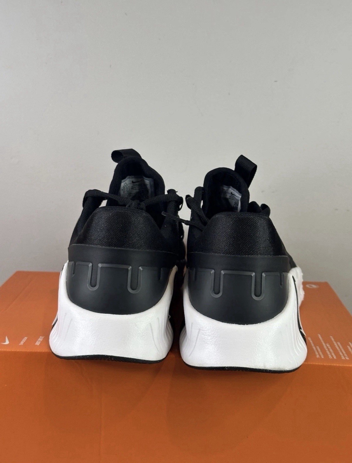 Mens Nike Free Metcon 5 Black/White size 10.5