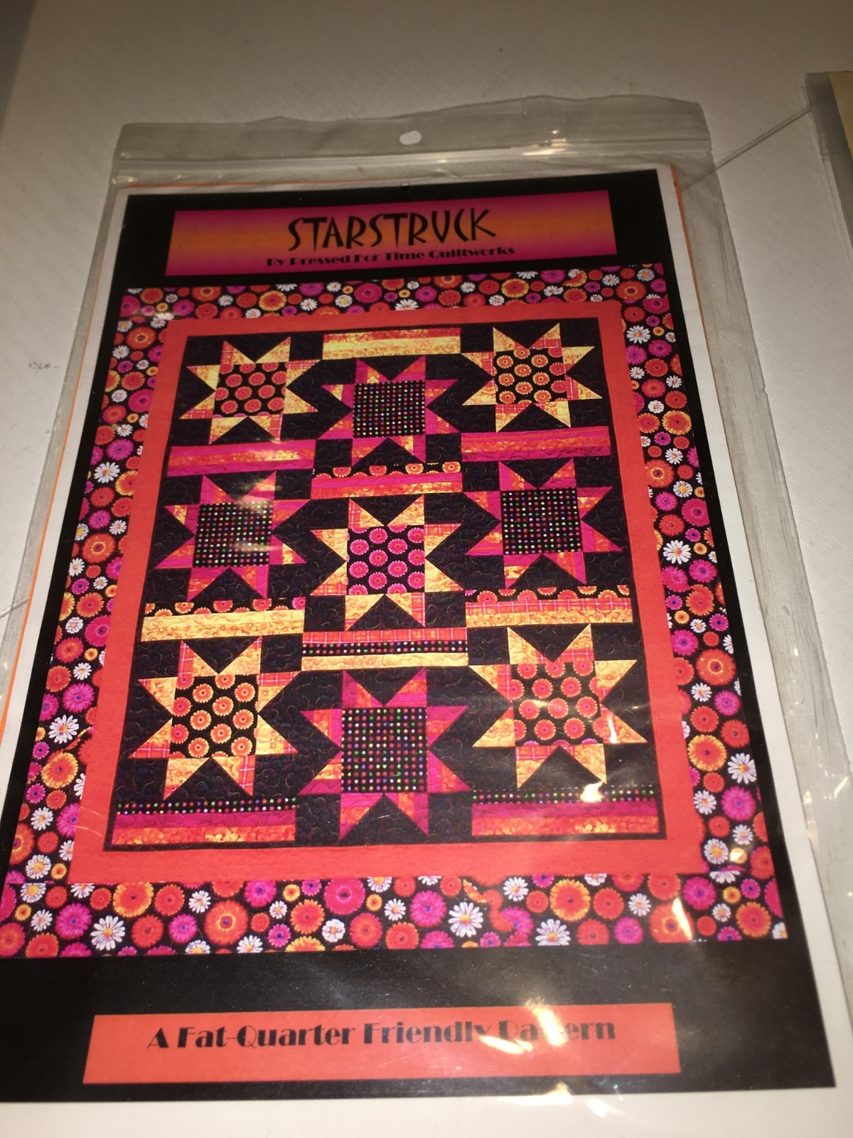 CRAFTS SEWING PATTERN QUILT WALL HANGING STARSTRUCK FAT QUARTER FRIENDLY 50X59