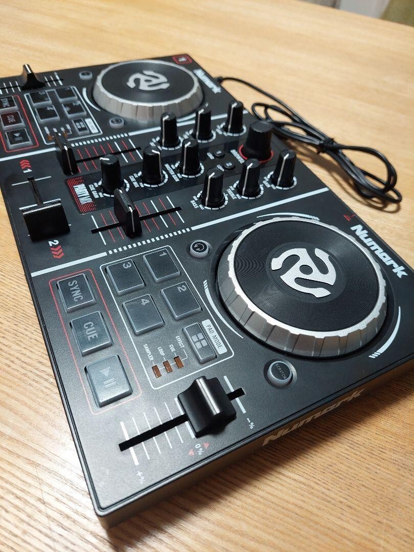 Numark Party Mix DJ Controller Portable Serato DJ Lite 2 Channel Streaming