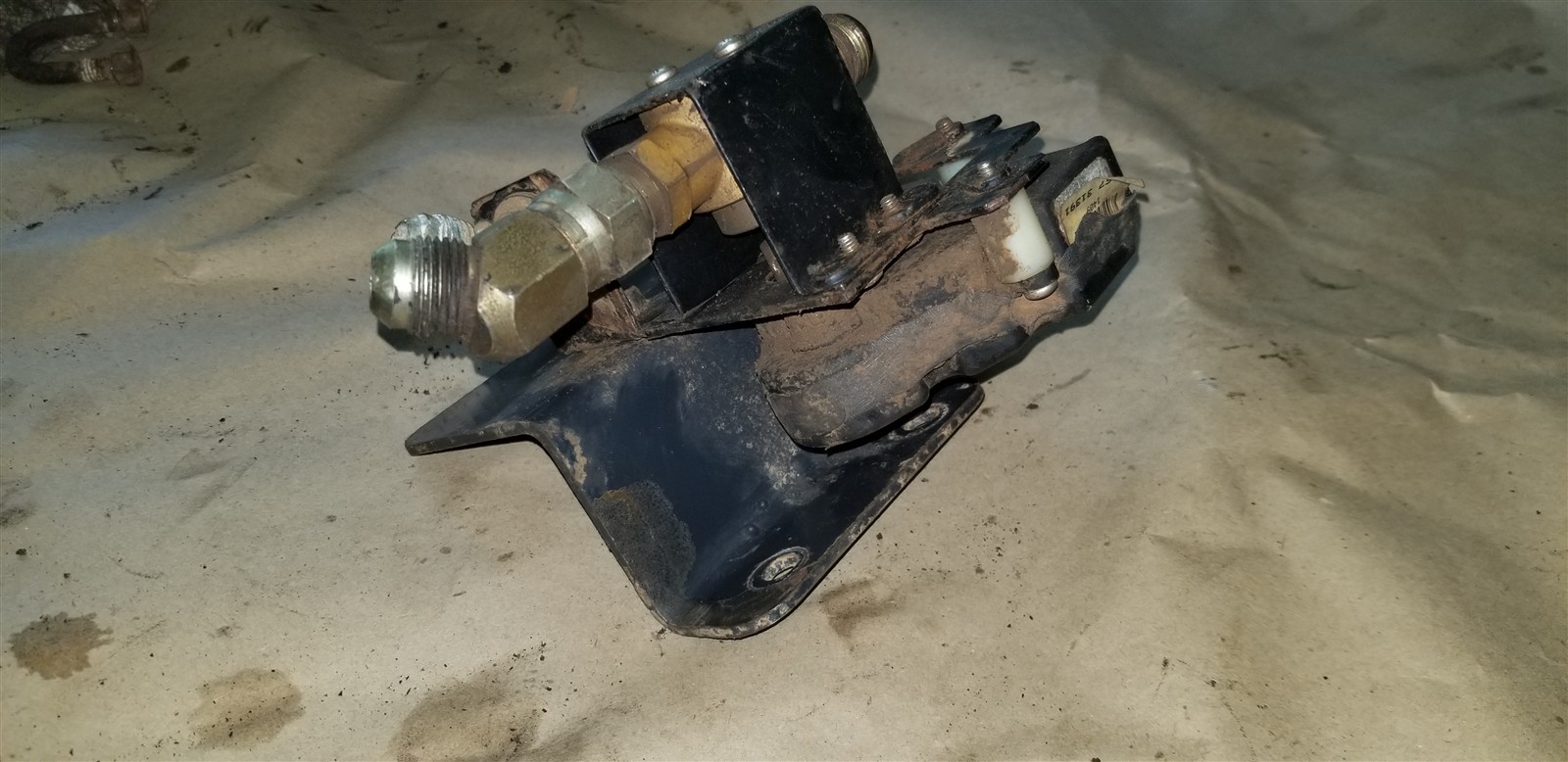 Bobcat G threaded Heater valve , actuator, bracket 7100019, 6675175, 6675172