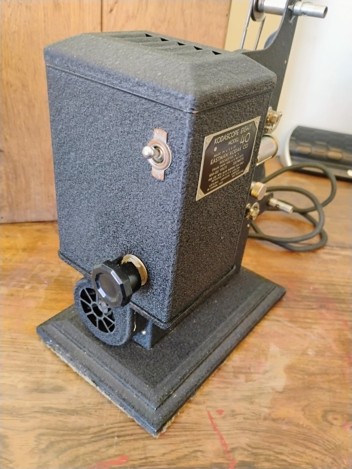 Kodascope Eight Model 40 8mm Silent Film Projector Testes Working