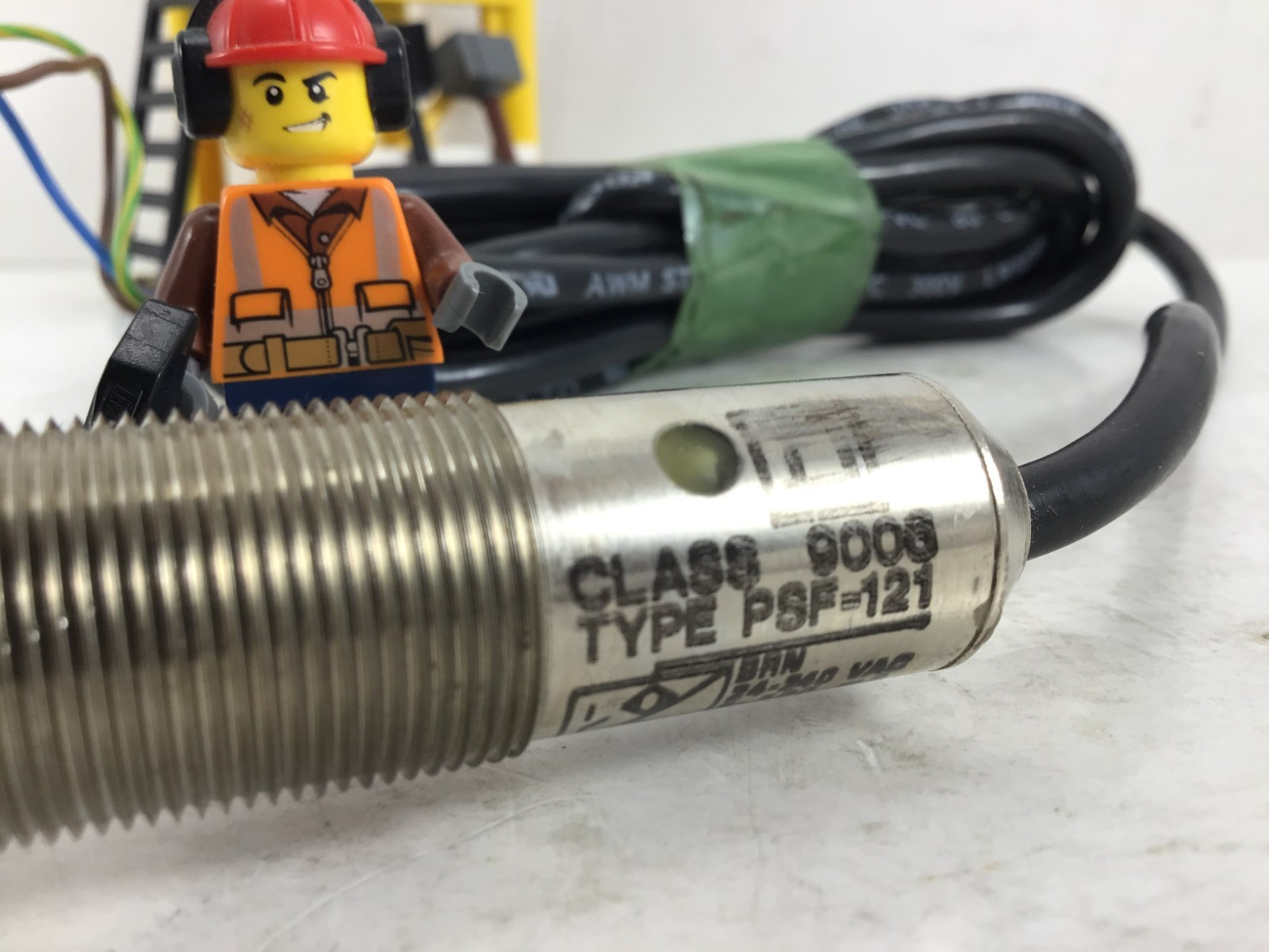 CLASS 9006 - TYPE PSF-121 - SQUARE D - PROXIMITY SENSOR - **NEW OLD STOCK!!**