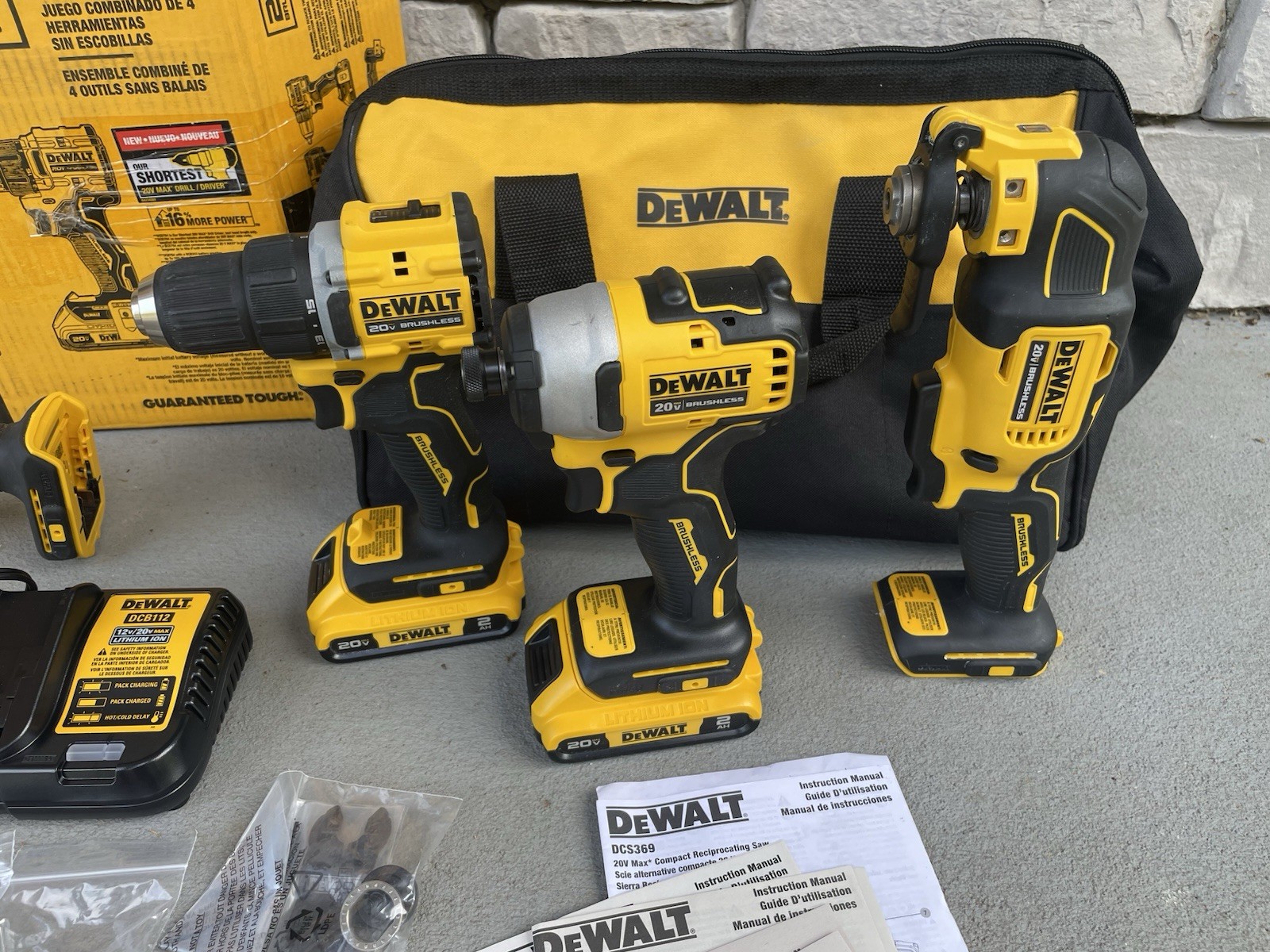 DEWALT ATOMIC Compact 20V MAX Brushless 4-Tool Kit DCK486D2 2 Batteries Bag