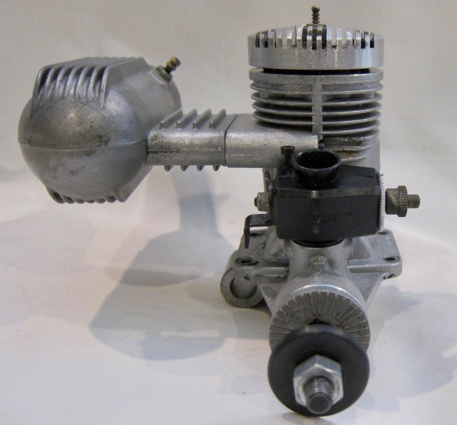 K&B 61 R/C Model Airplane Engine with Muffler