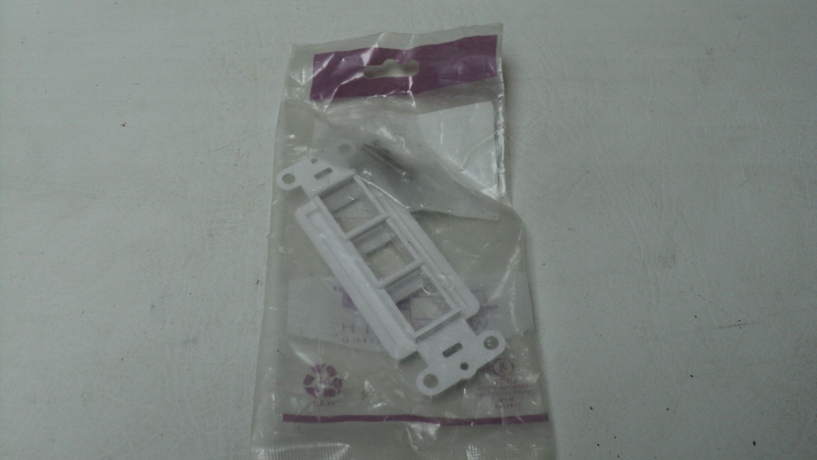 Wirepath DEC-STRAP-3-WH 3-Port Decorative Strap (White)