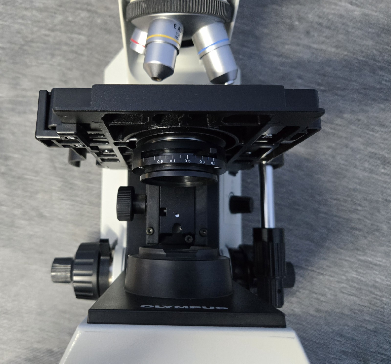 OLYMPUS CH30 CH30RF100 BINOCULAR MICROSCOPE W/OBJECTIVES 4 X 10X 40X (INV08)