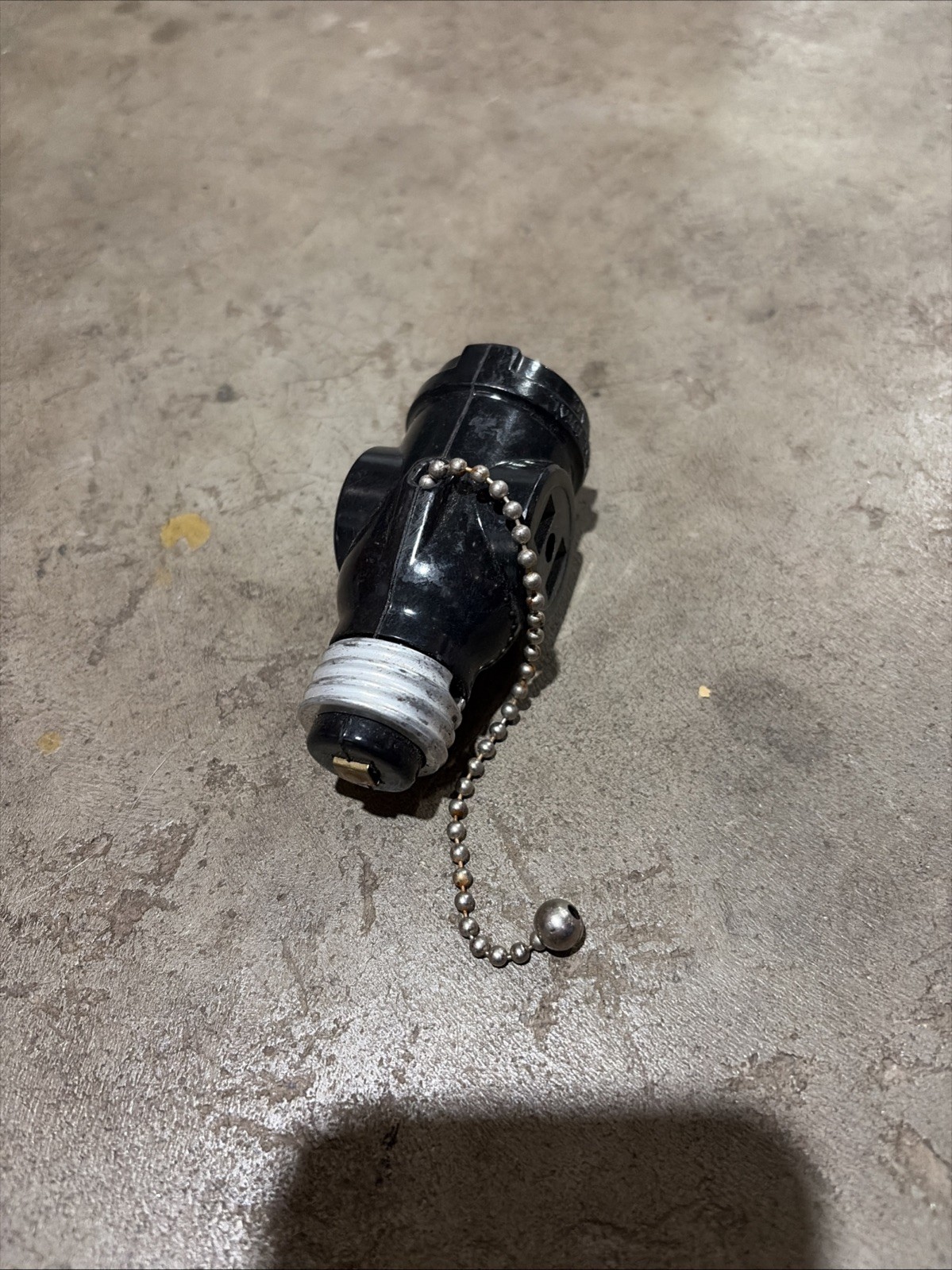 (1)-Leviton Black 125V Pull Chain Electrical Light Socket Adapter 007-1406