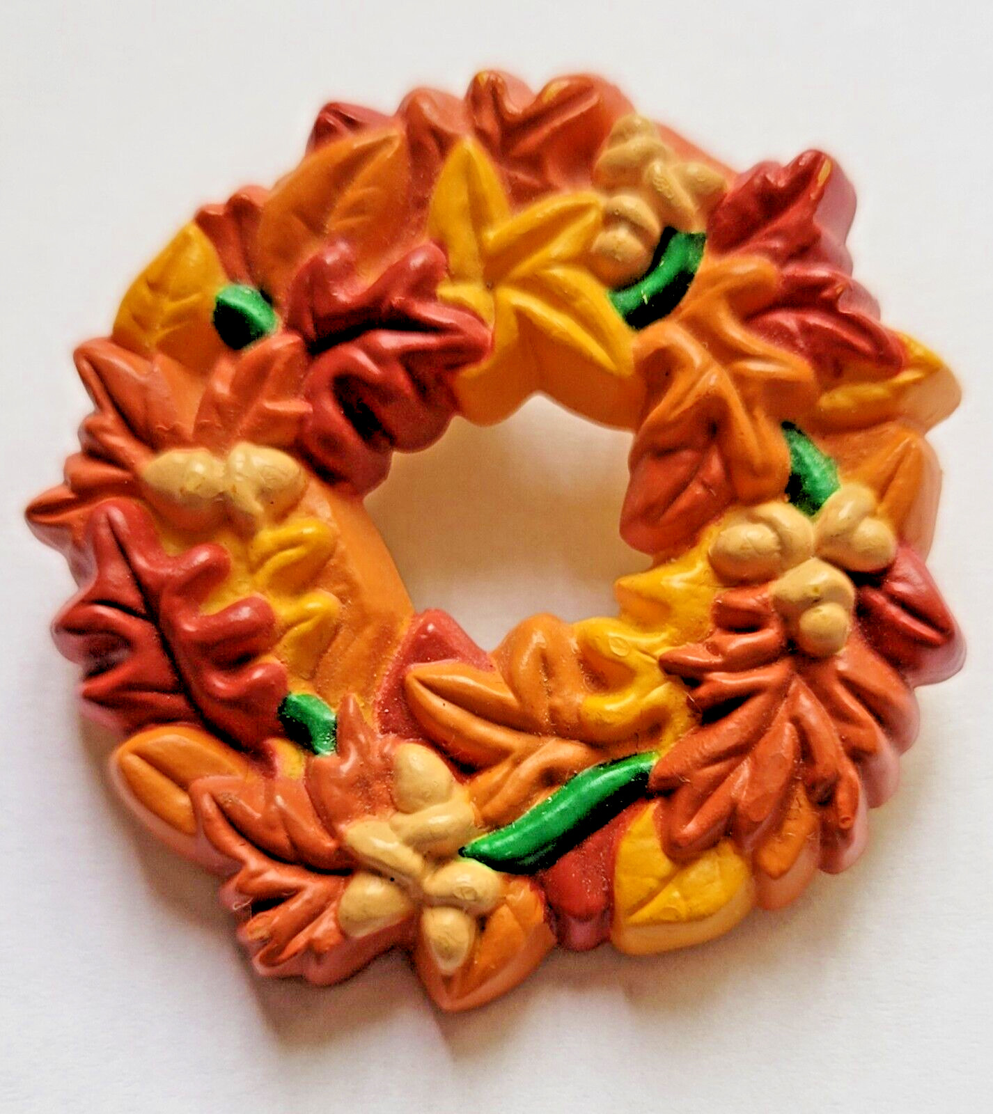 Hallmark PIN Thanksgiving Vintage WREATH Oak Leaves Acorns 1987 Fall Brooch