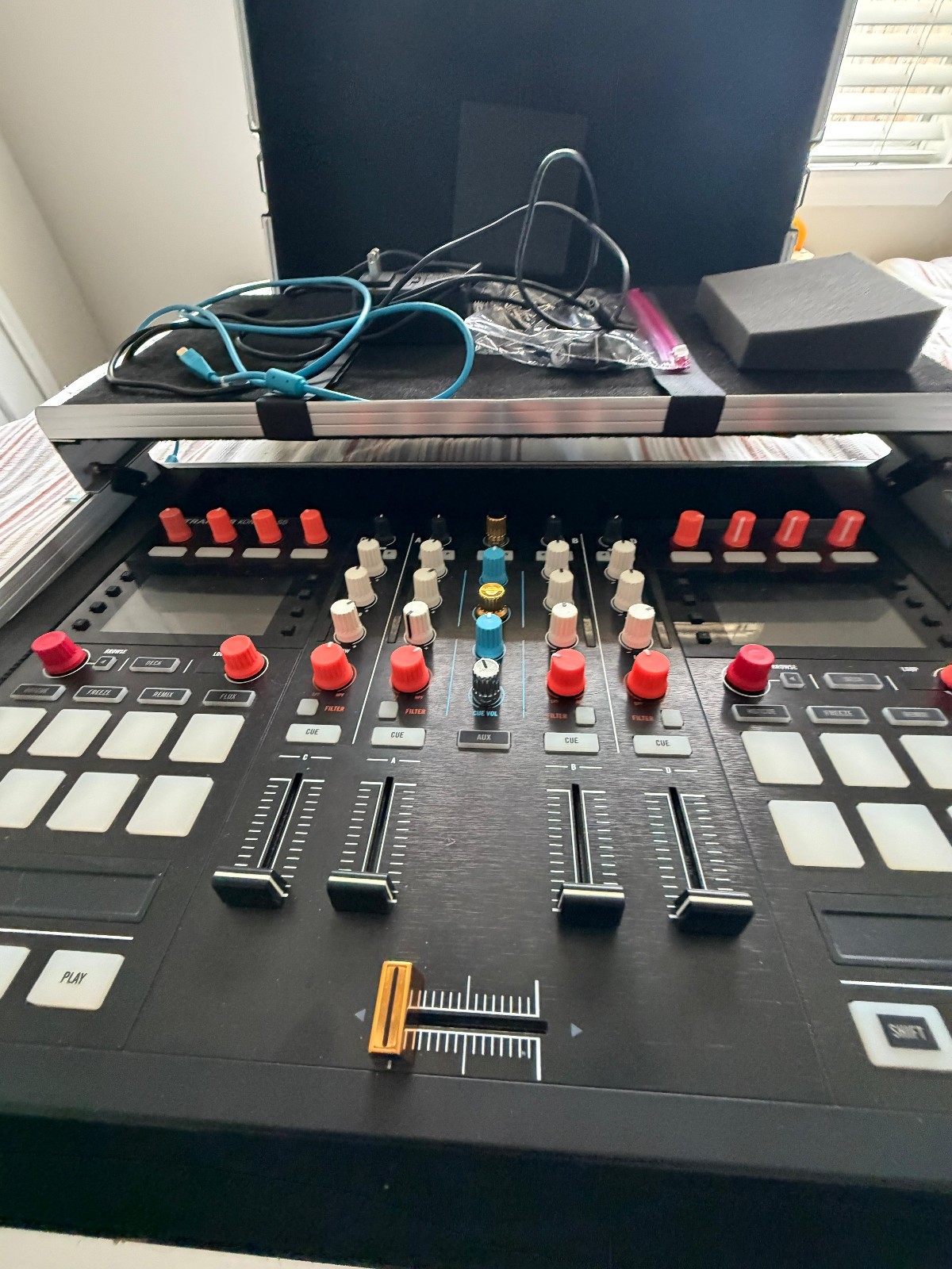 Traktor Kontrol S5 DJ Controller w/Flight Case - Read Description