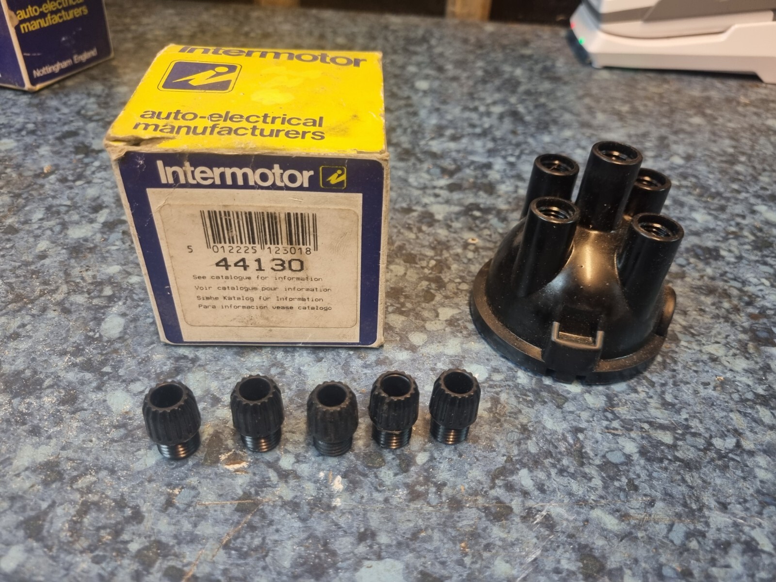 Distributor Cap Intermotor 44130 Screw in 25D & 23D to fit Morris Minor etc