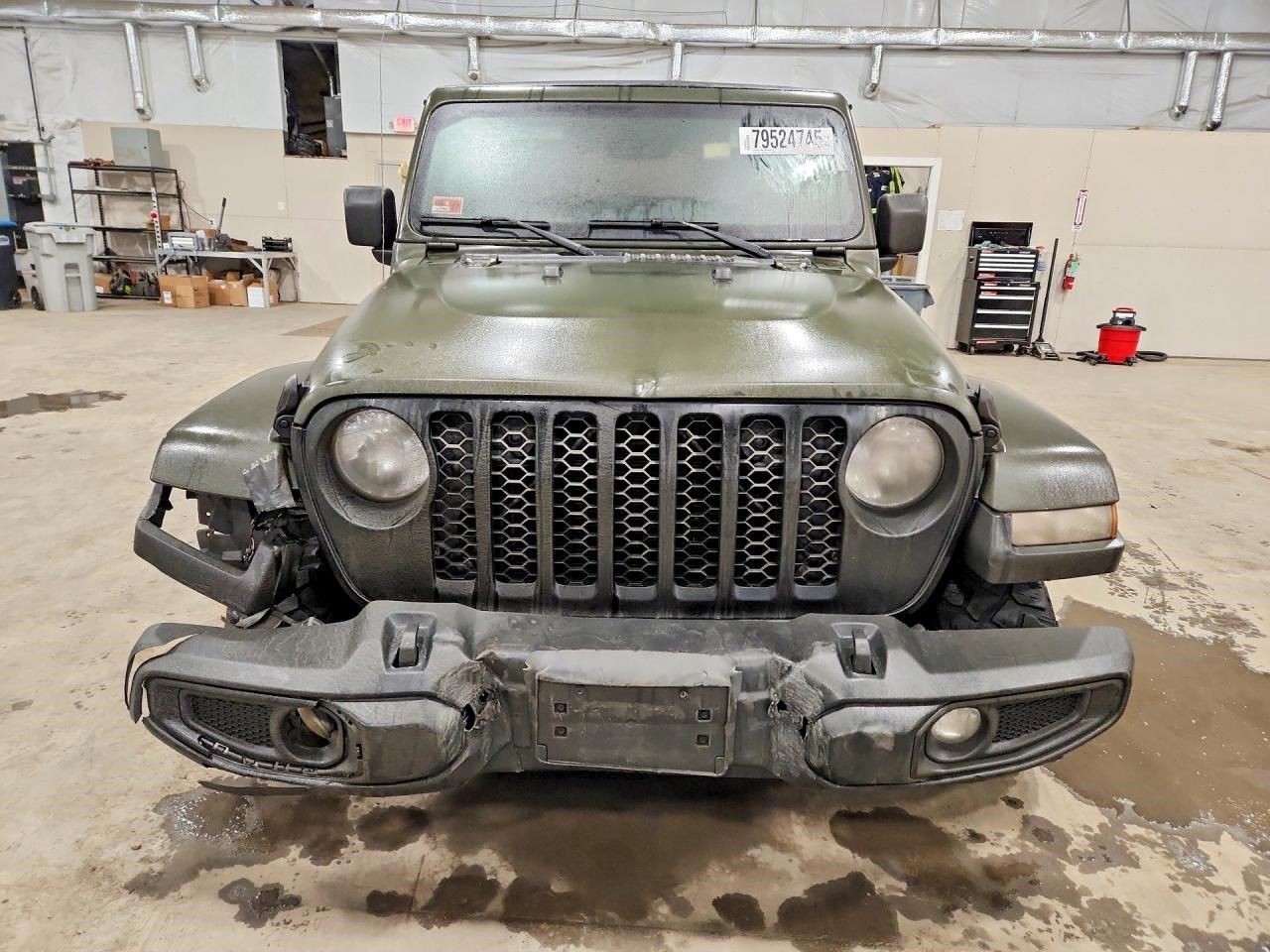 GLADIATOR 2021 Glove Box 2125827