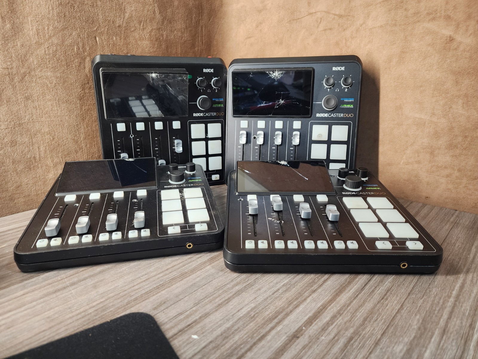 Rode RodeCaster Duo Streaming Mixer Integrated Audio Production Studio