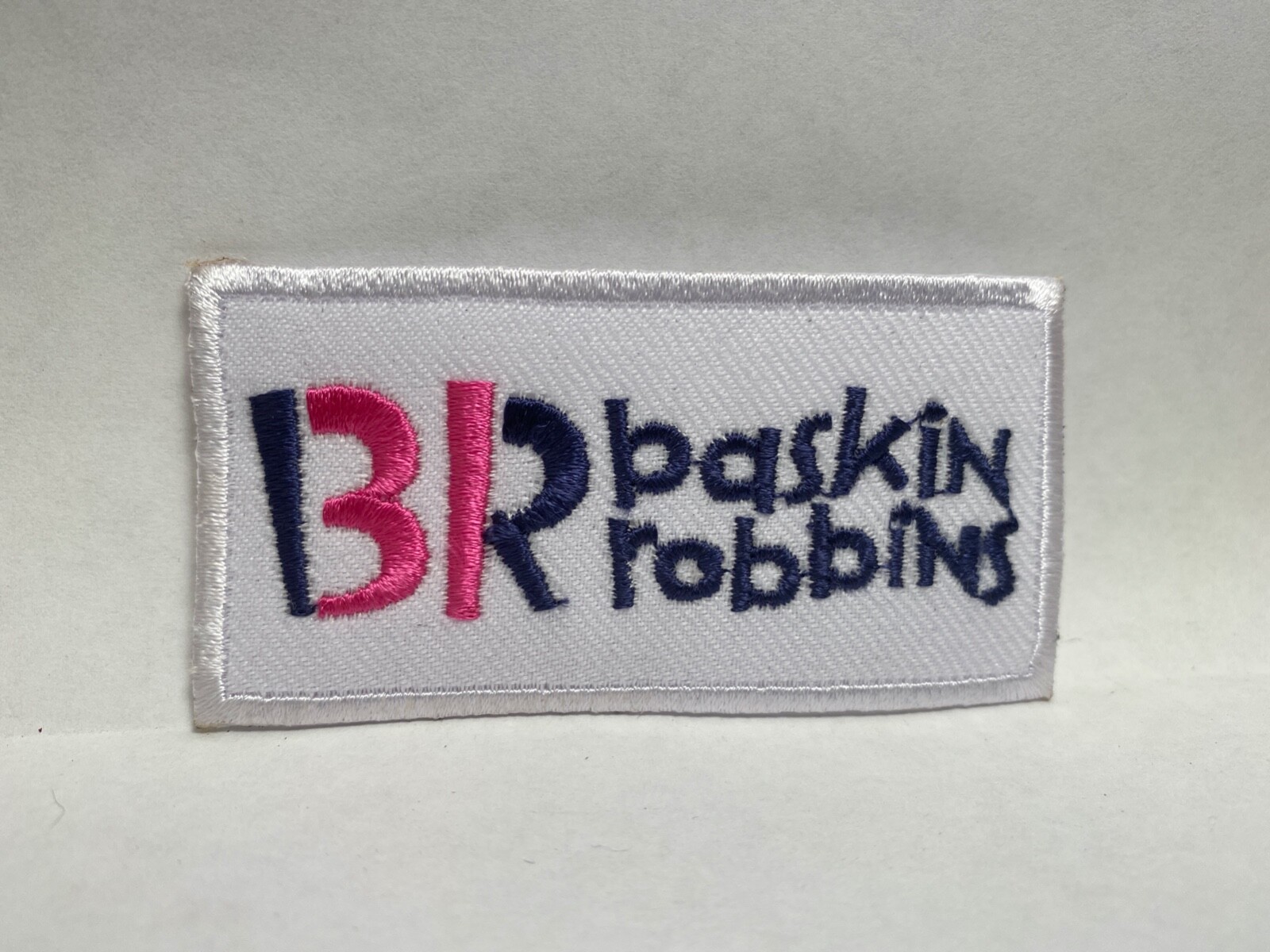 BASKIN ROBBINS NEW EMBROIDERED COMPANY IRON ON NAME PATCH TAG 1-1/2t X 3w
