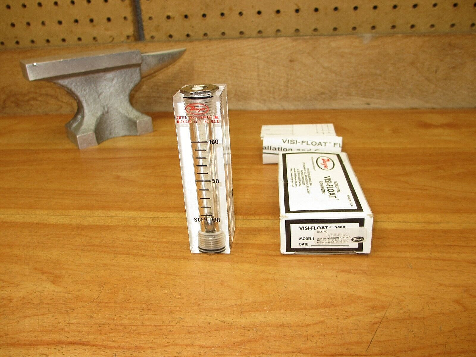Dwyer VFA-8-EC*NEW* Flow Meter 0-100 SCFH Air Flowmeter Visi-Float