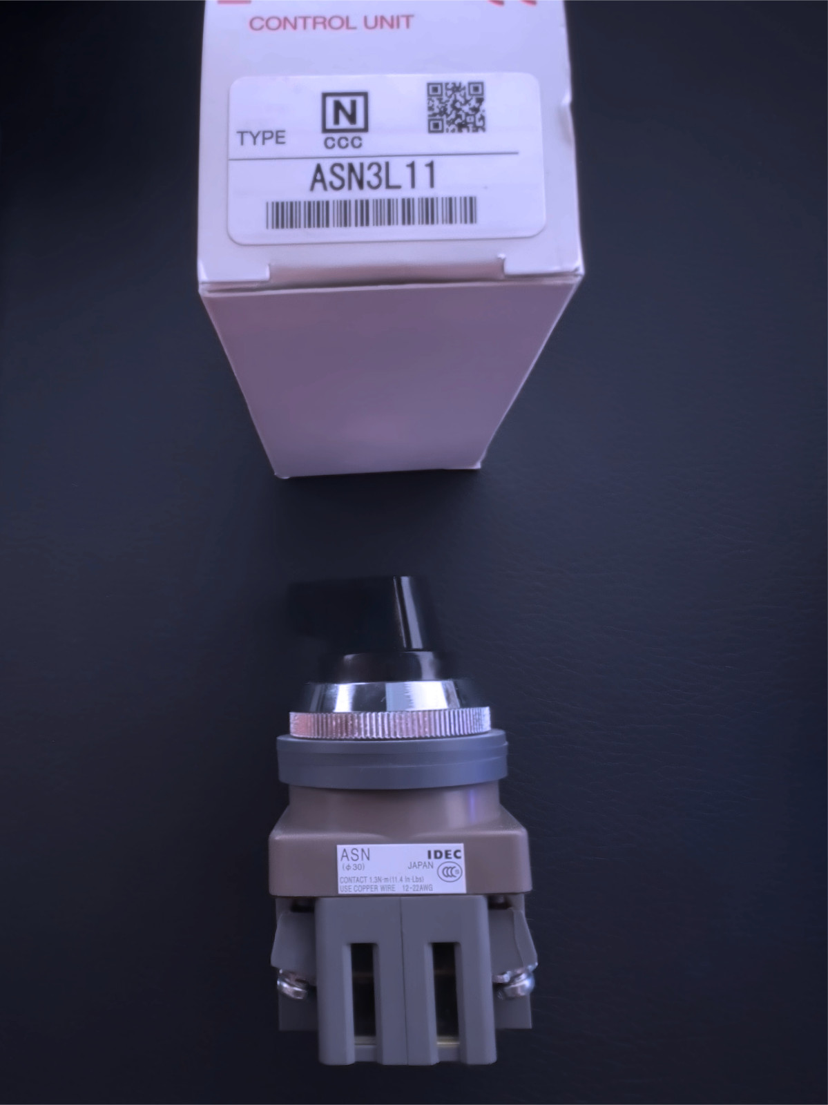 ASN3L11 IDEC 2-Position Selector Switch Lever Operator 1NO-1NC Maintained Black