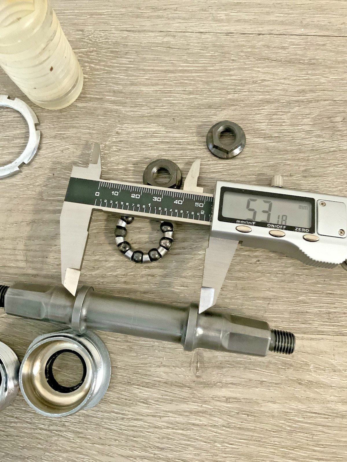 HATTA BOTTOM BRACKET 68–116 MM BRITISH THREADED
