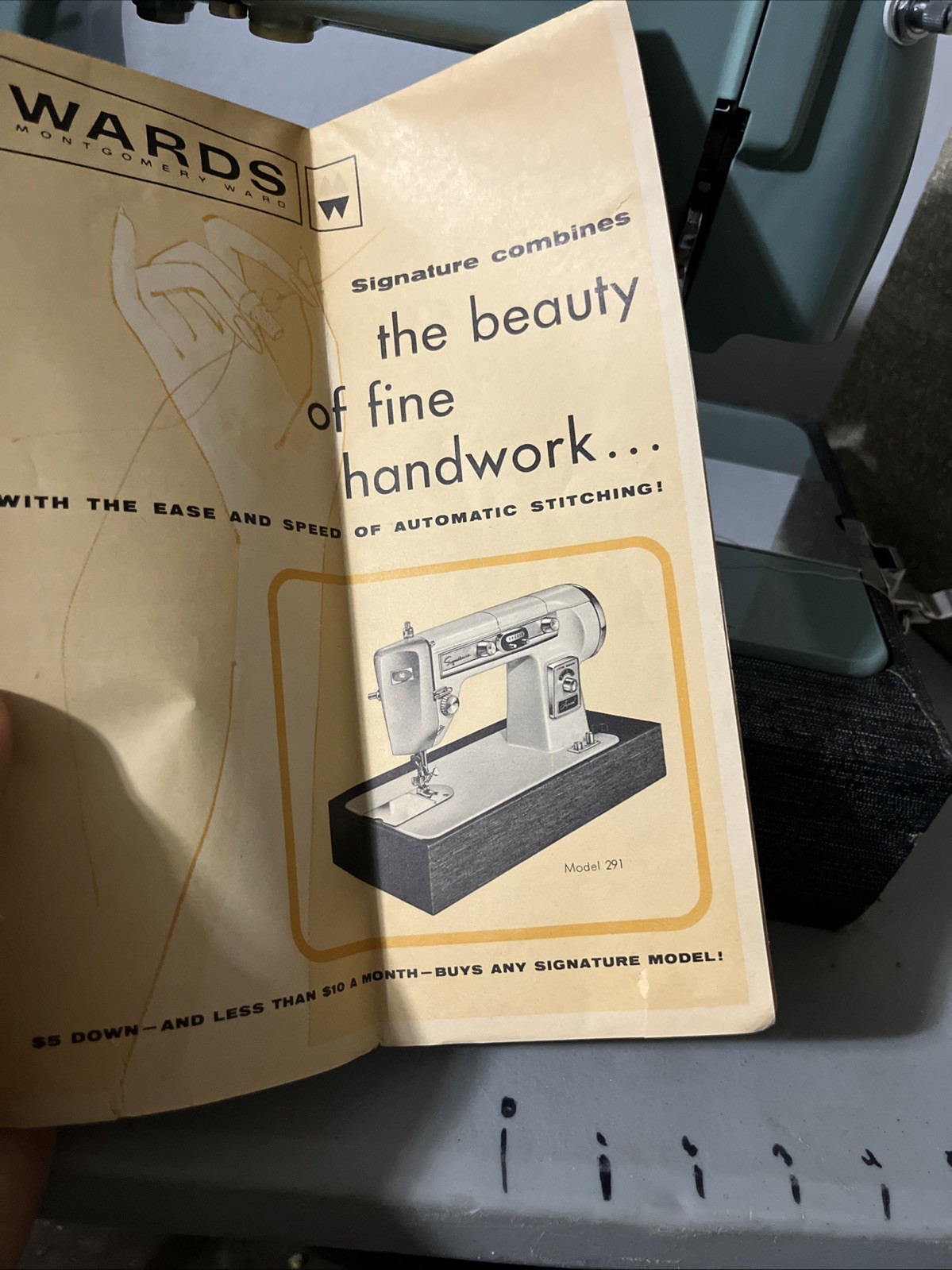 VINTAGE Montgomery Ward Model 266 Sewing Machine W/Case & Accessories TESTED