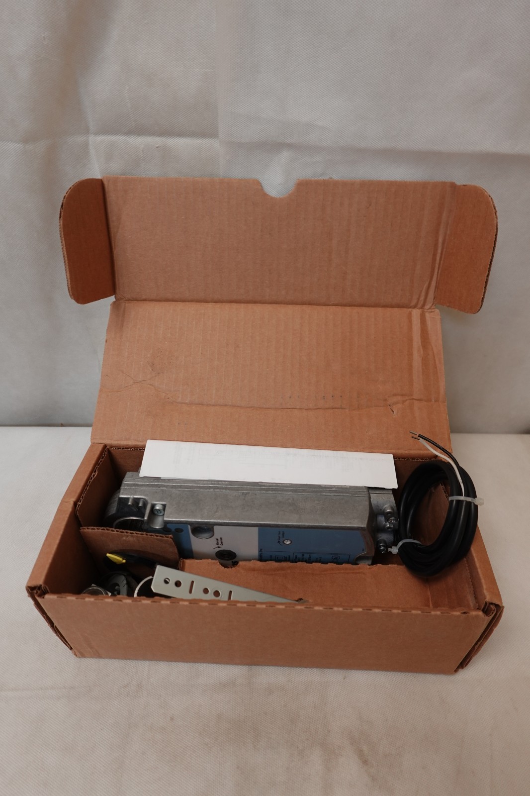 Siemens GCA221.1U Spring Return HVAC Damper Actuator, 160 lb-in, 120VAC/DC