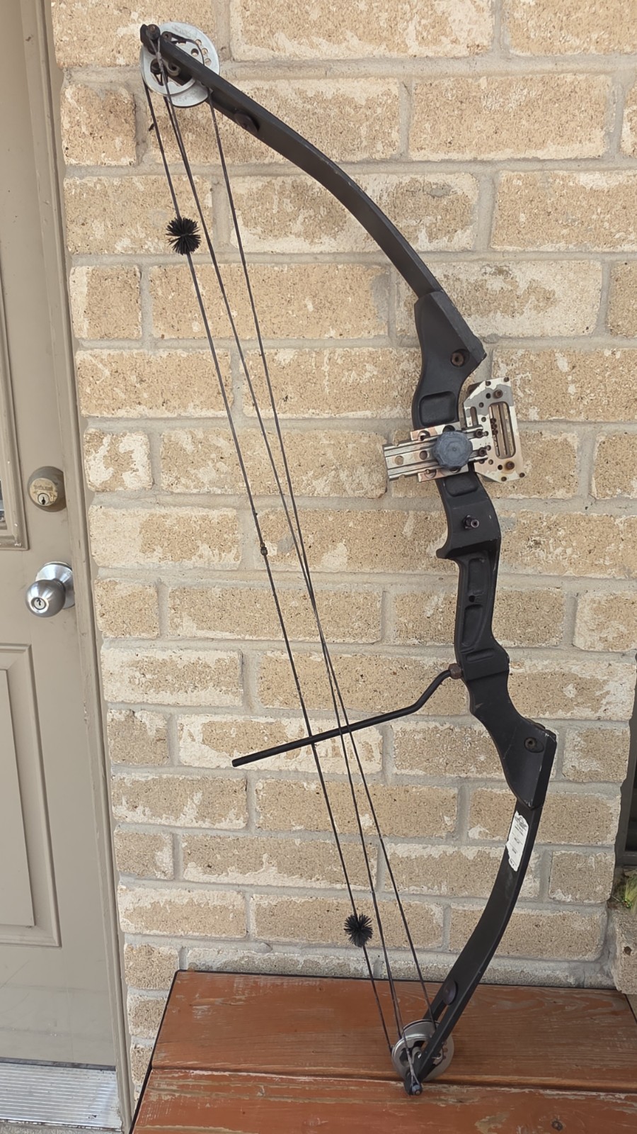 Alpine Archery Compound bow 60 ish Pounds For Right Handed Shooter