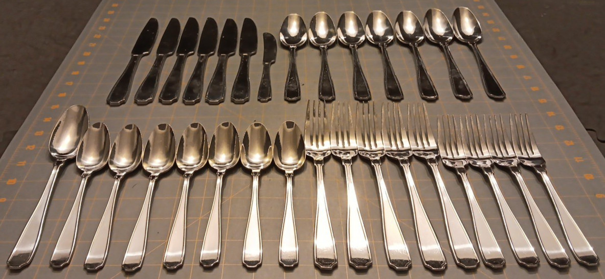 Lot Of 31 Easy 18/0 Sturdy Outlined Mixed Flatware Piece Lot