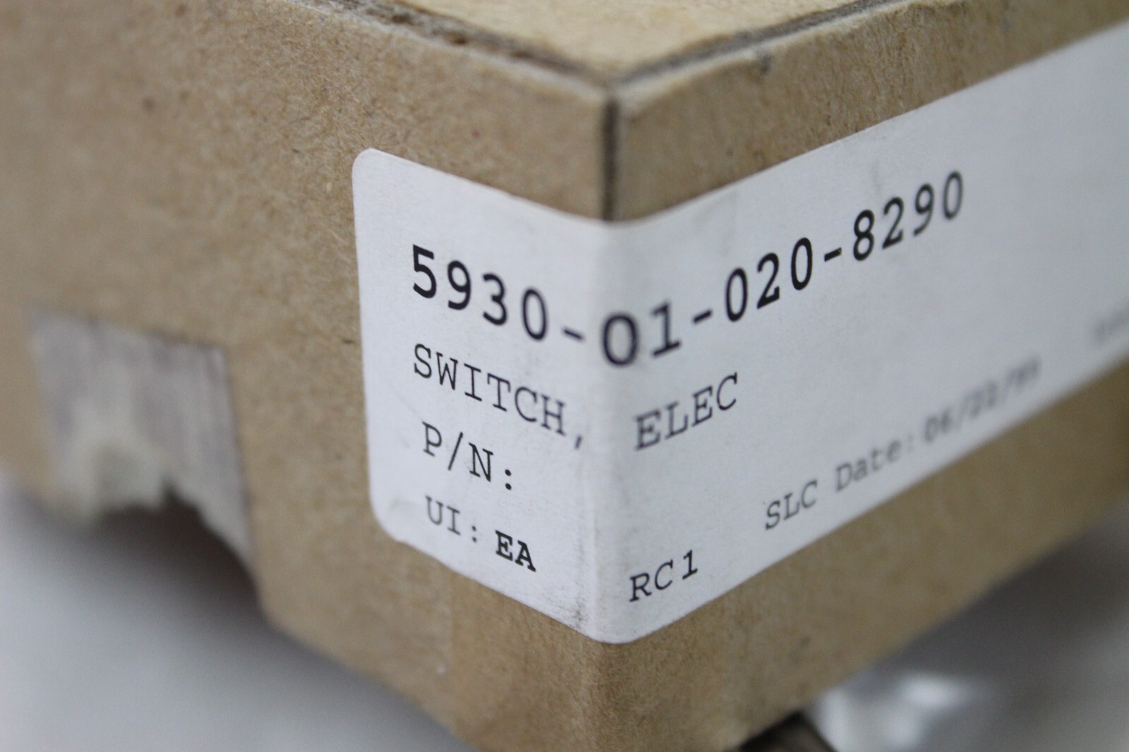 2 Vintage NOS Micro Switch Freeport N32895 6823 Vel Reset Push Button Square