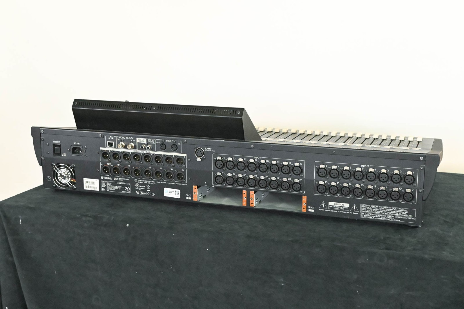 Yamaha LS9-32 32-Input Digital Mixing Console CG01B42