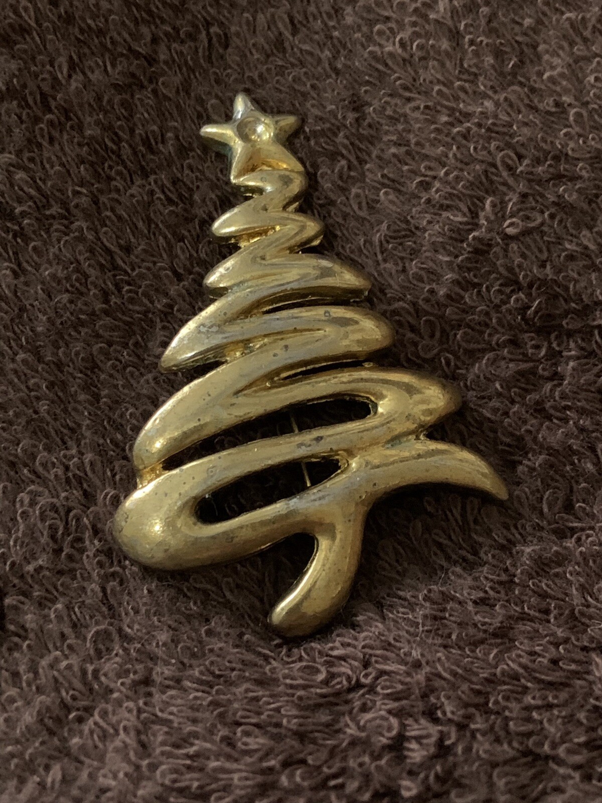 Vintage Gold Tone Christmas Ribbon Swirl Tree Brooch Pin