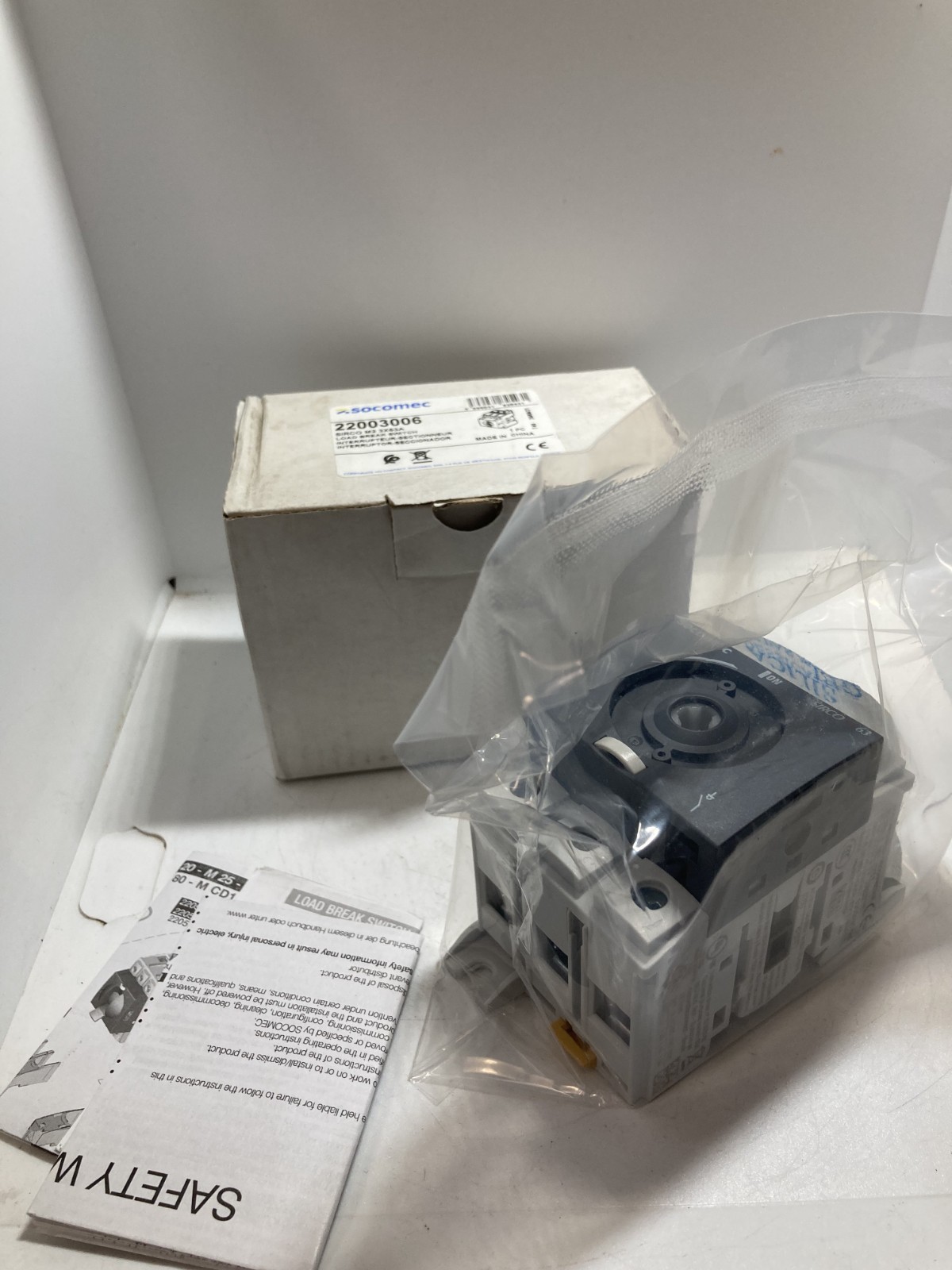 SOCOMEC 22003006 LOAD BREAK SWITCH 63A M2 3 POLE NIB