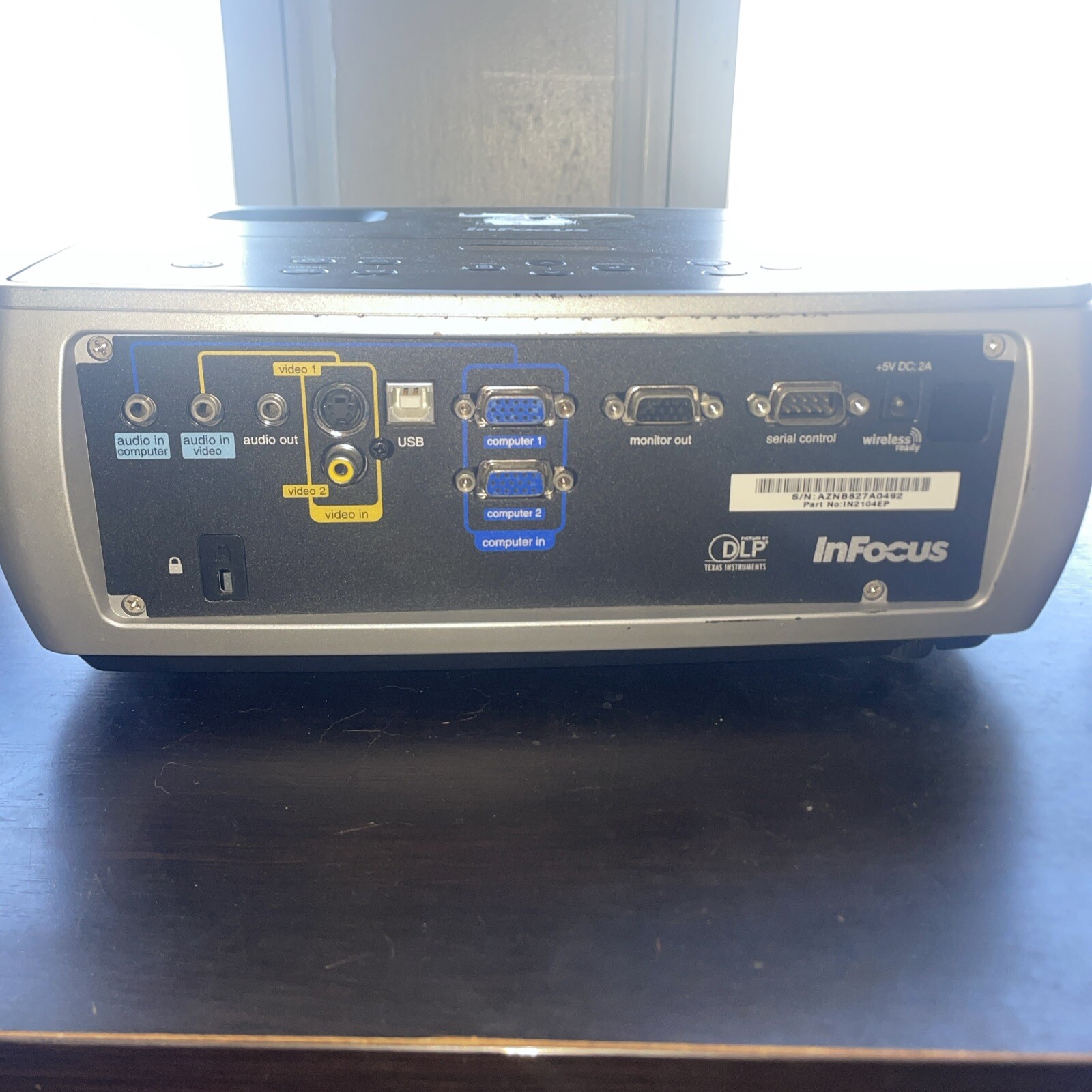 INFOCUS IN2104EP LCD DIGITAL PROJECTOR TESTED GOOD CONDITION