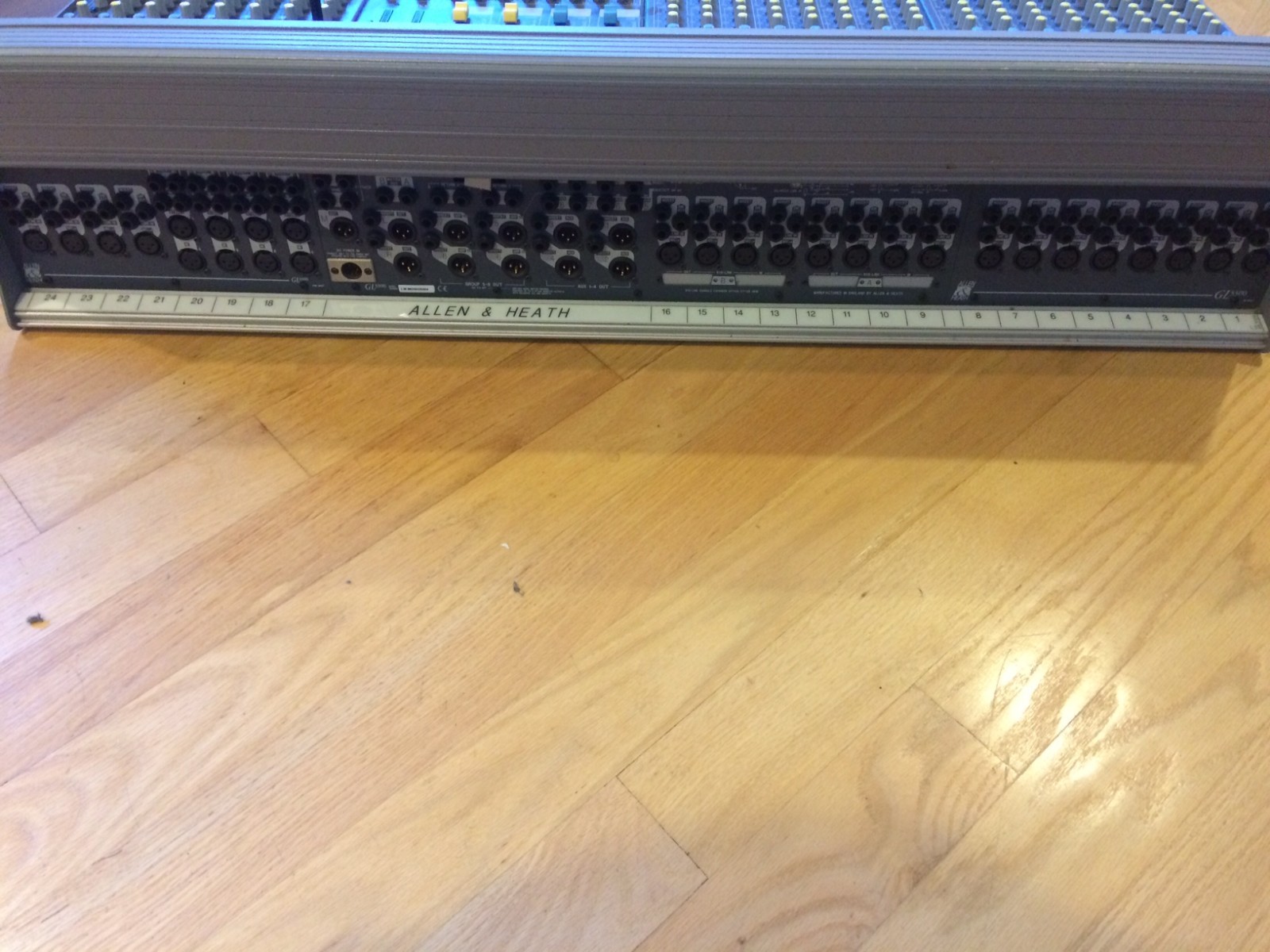 ALLEN & HEATH GL3300 24 Channels AUDIO MIXING CONSOLE