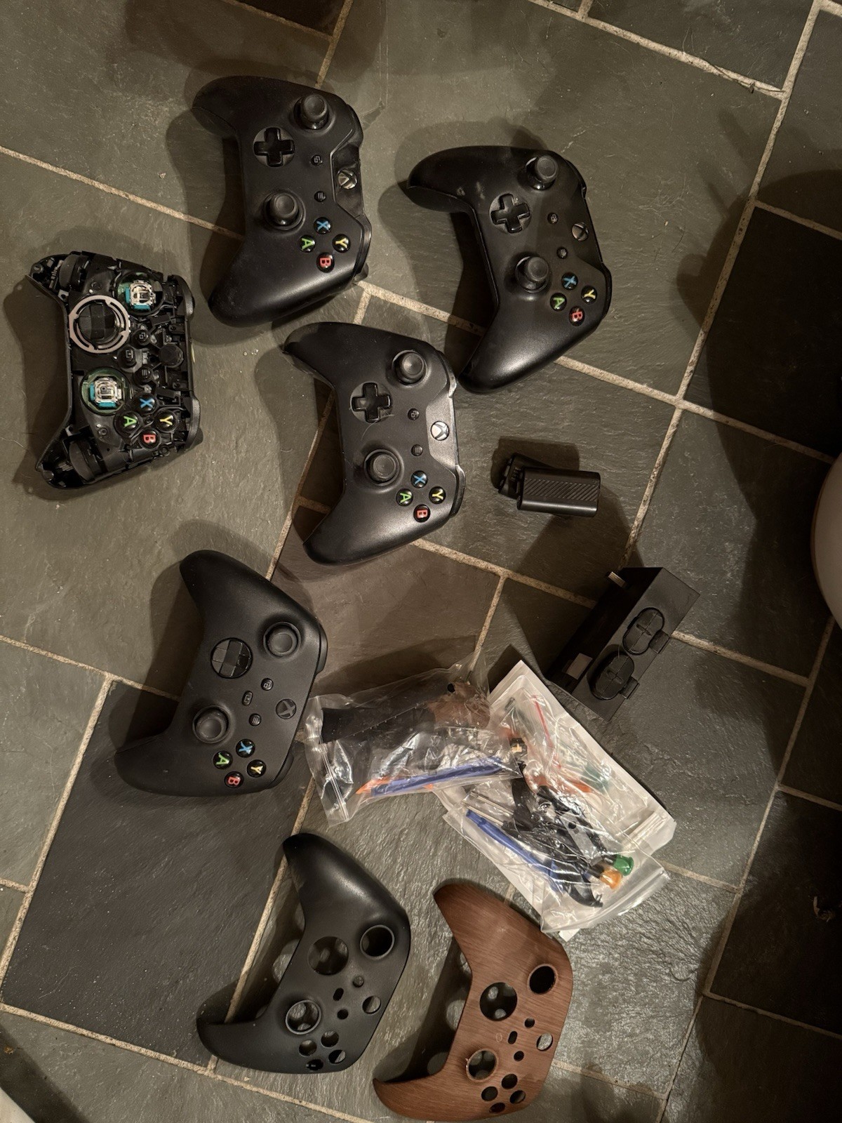 For parts Xbox Controller Bundle and Accessory Kits includes one working