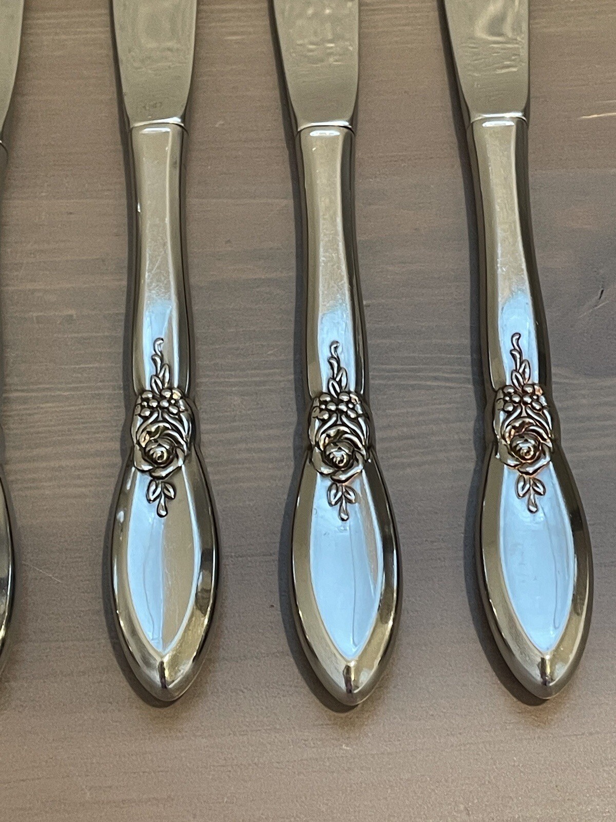 5 Oneida Community Stainless SPRING ROSE Dinner Knives 9”