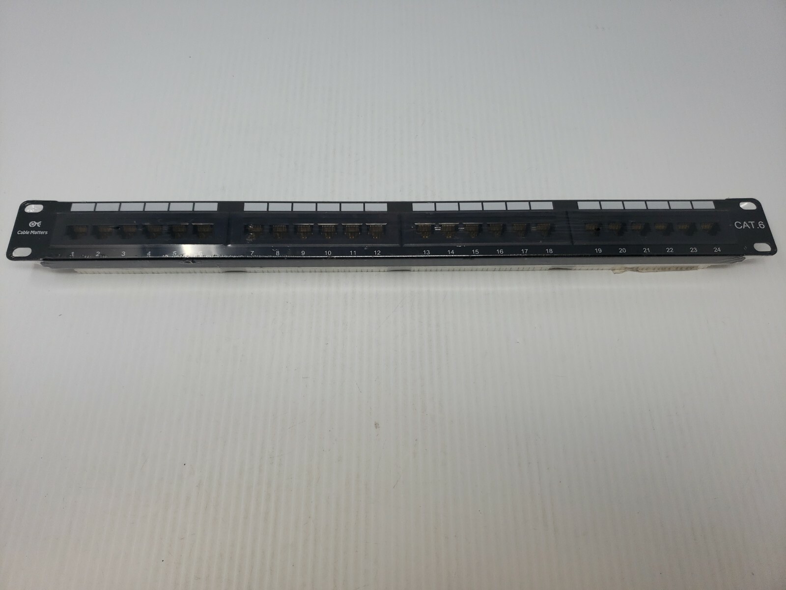 Cable Matters UL Listed Rackmount or Wall Mount 24 Port Patch Panel (RJ45)