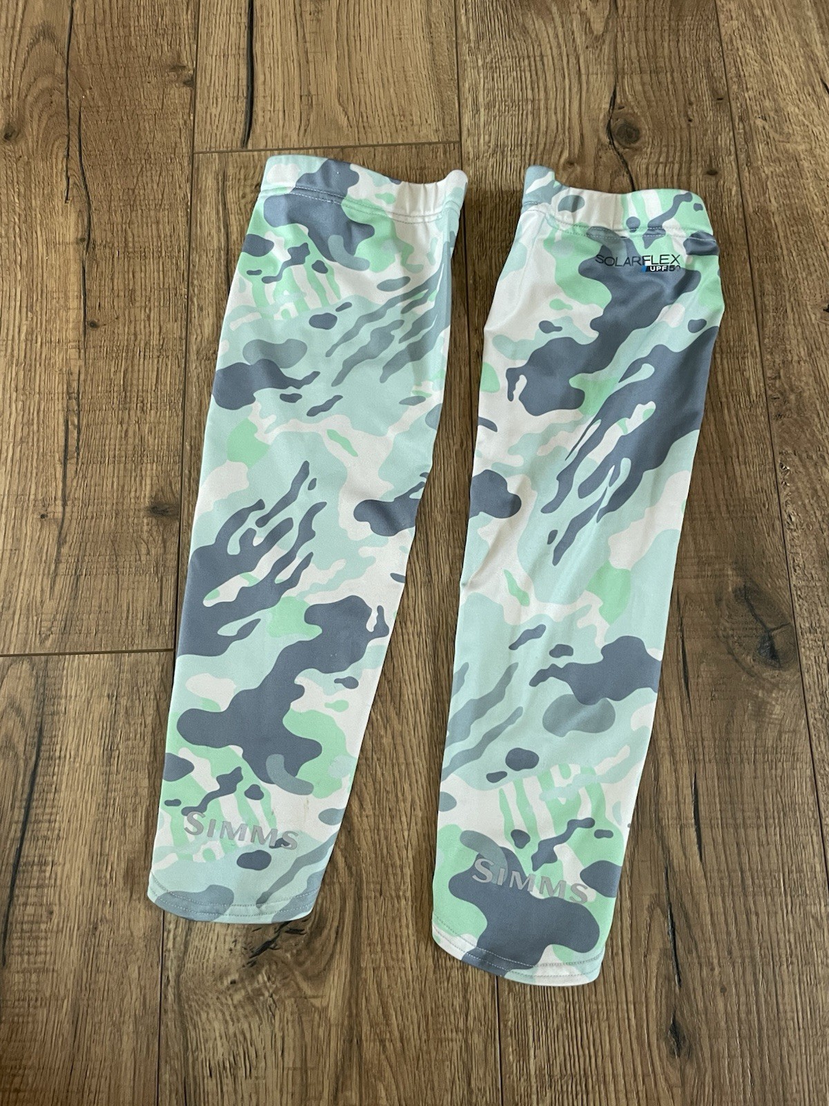 Simms Fly Fishing Co Solarflex fishing Green Camo Thermal Arm SPF Sleeve Bands