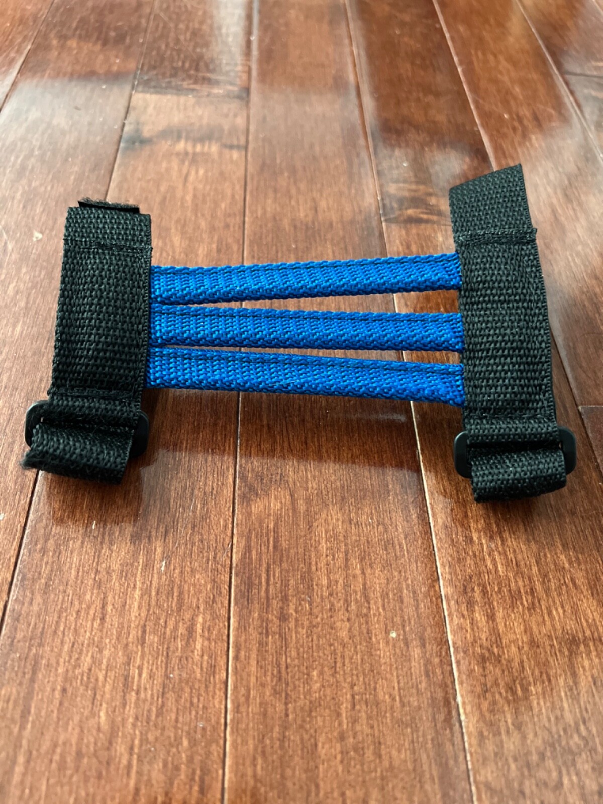 Gently Used Blue Genesis Compound Bow Set 