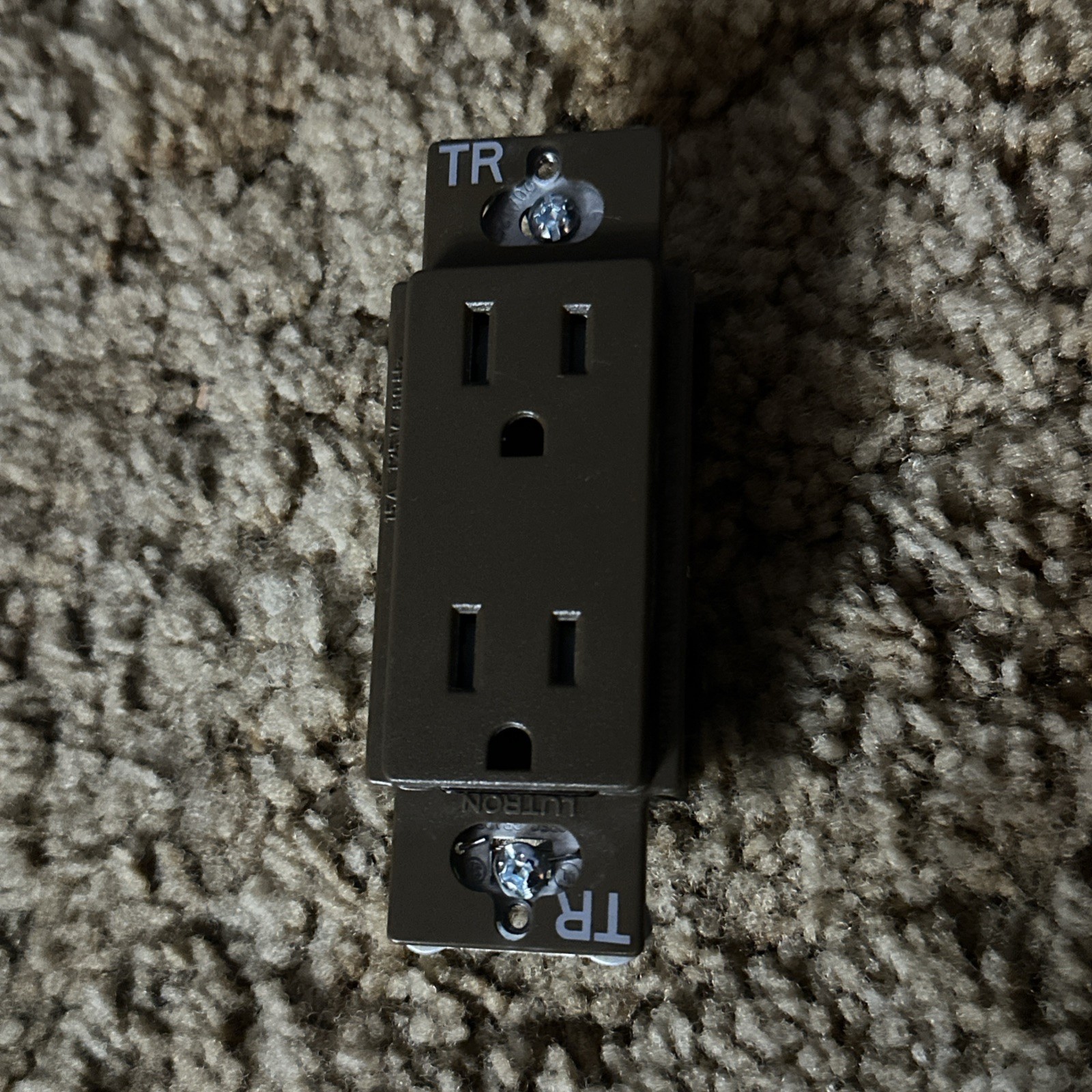 Lutron CARS-15-TR-BR 15A Tamper Resistant Receptacle Outlet Brown NEW