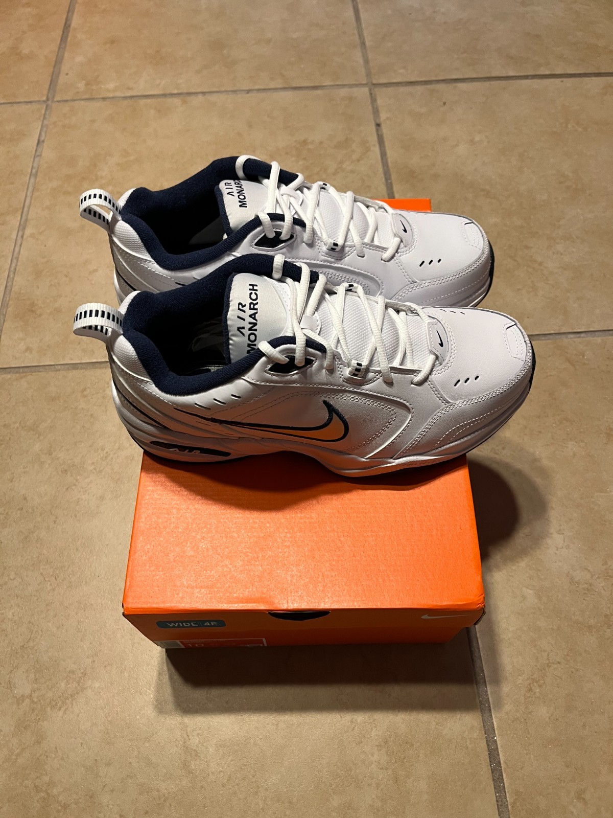 Mens Size 10 Nike Air Monarch IV 4E White Metallic Silver Sneakers 416355 102