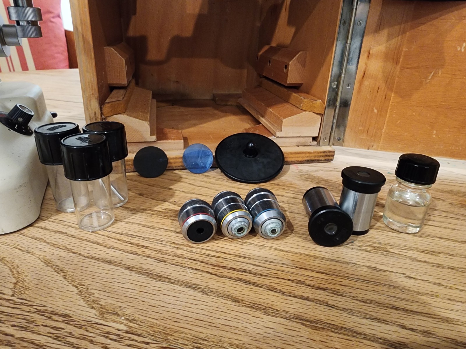 Vintage UNITRON Microscope. Excellent Condition With Box And Accessories.