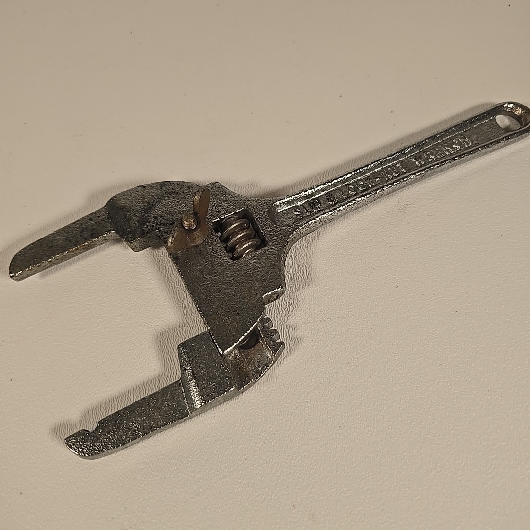 Plumbers Wrench Slip and Lock Nut Wrench Adjustable Mechanic Tool