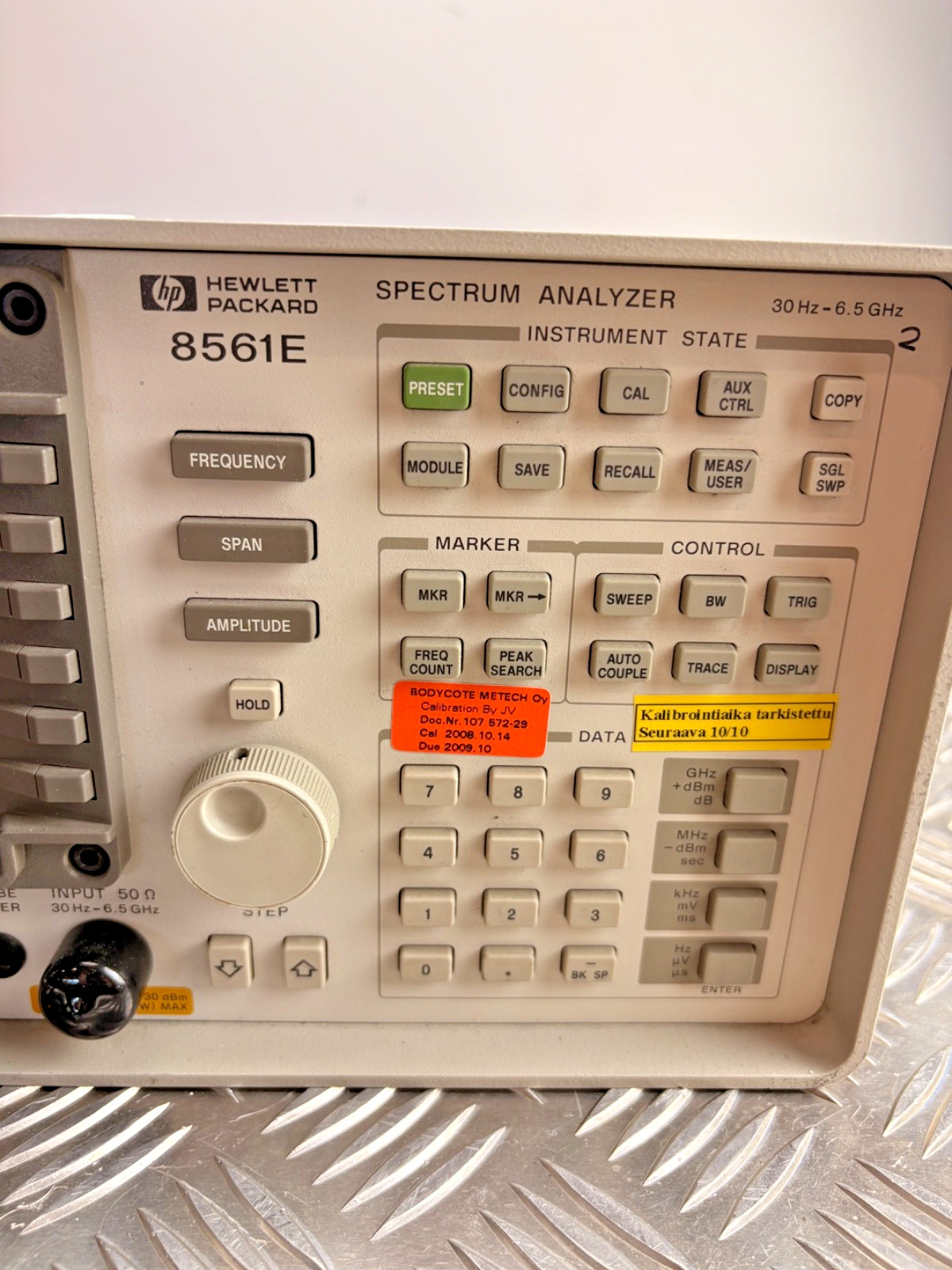 HP 8561E Spectrum Analyzer 30Hz-6.5GHz RF Microwave Analyzer Powers On
