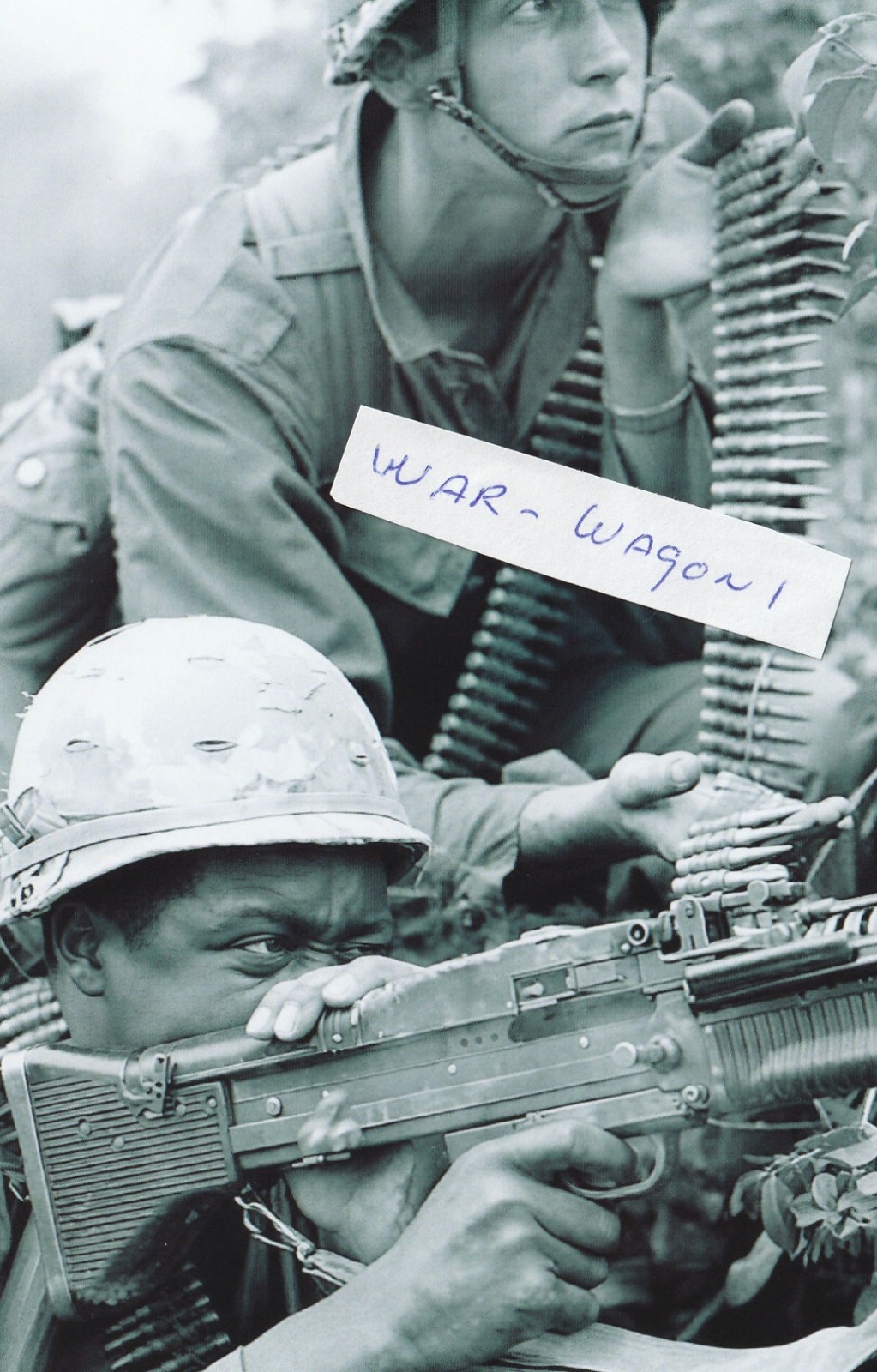 Vietnam  War  Photos --  US Soldiers  - Machine Gun
