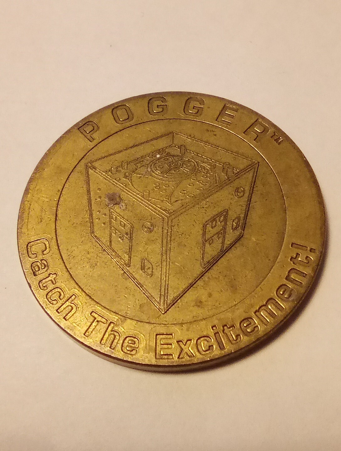 CATCH THE EXCITEMENT POGGER LOGO TOKEN GREAT FOR ANY VINTAGE COLLECTION!