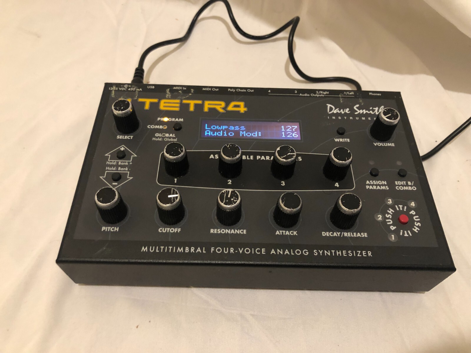 Dave Smith Instruments Tetra4 Multitimbral (x4 voices) analog synthesizer