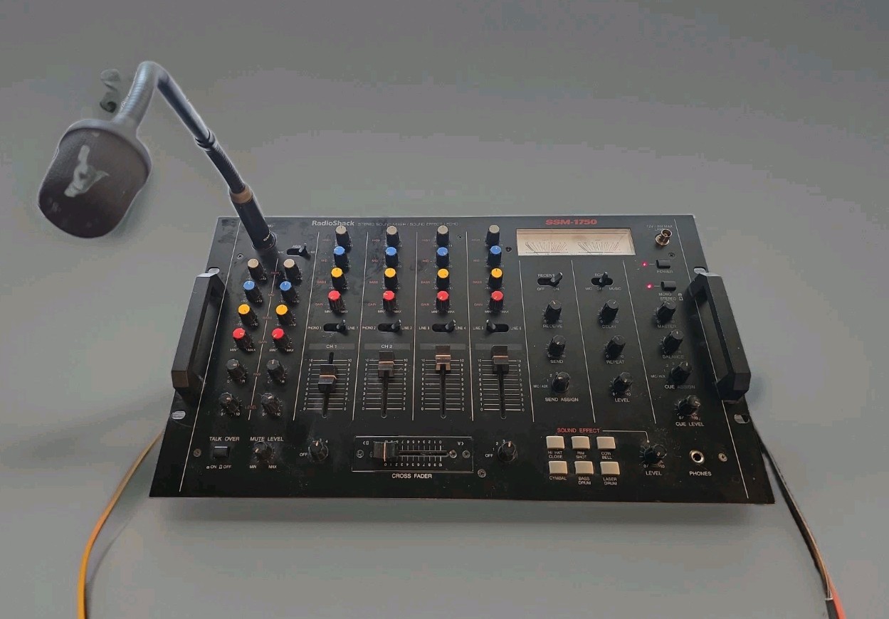 Vtg RadioShack SSM-1750 Stereo Sound Mixer With Sound Effects Powers On Untested