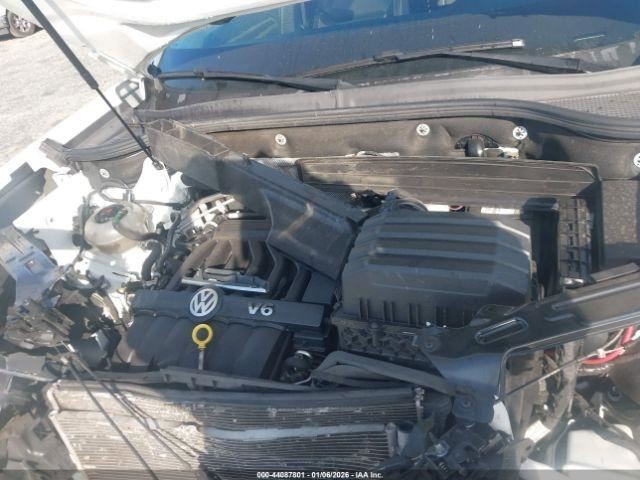 ATLAS 2021 Glove Box 4995776