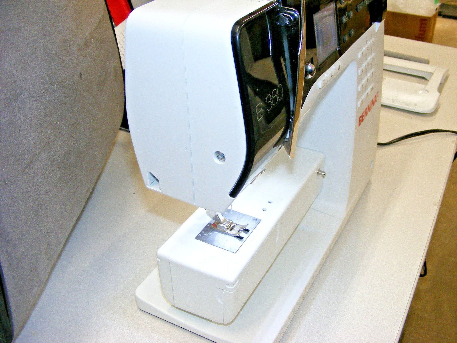 BERNINA B380 Sewing Machine with Rolling Case