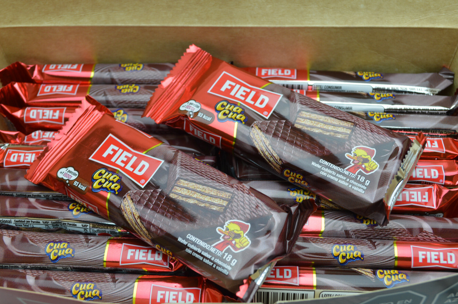 Cua Cua Field Galletas Wafer Cubierto w/ Chocolate Peruvian Snack 18g each