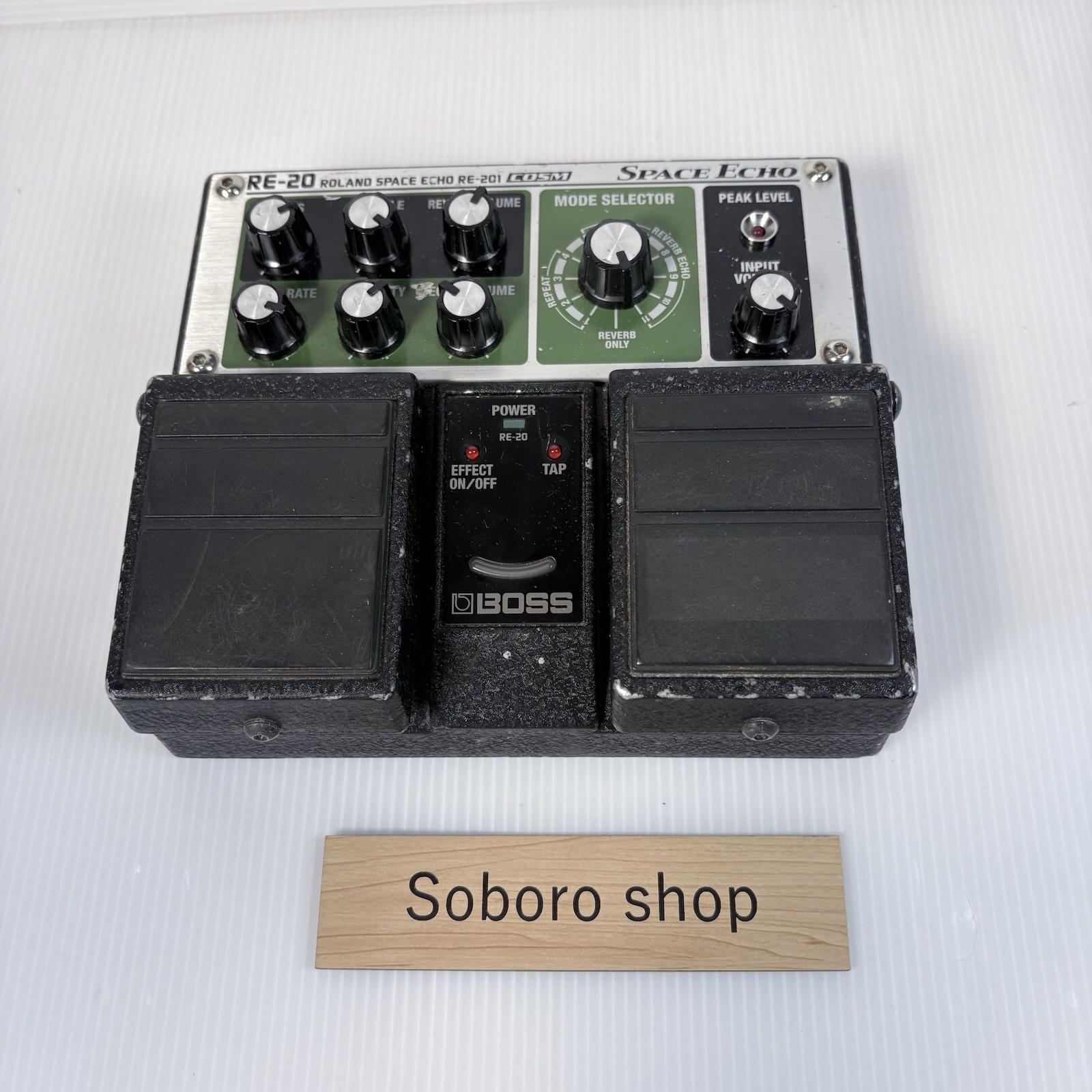 BOSS RE-20 Space Echo Analog Tape Delay Guitar Effects Pedal Used