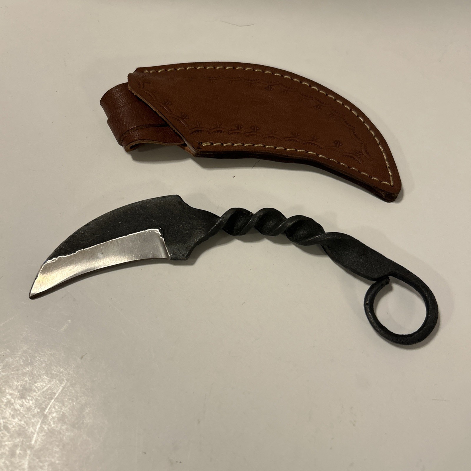 Fixed Blade Knife With Sheath